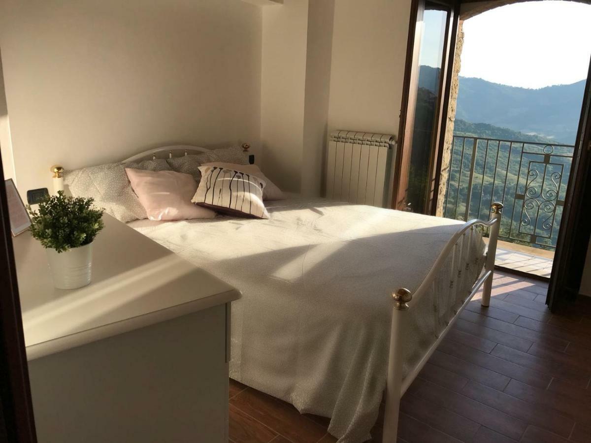 La Pietra Gialla ピエトラペルトーザ エクステリア 写真