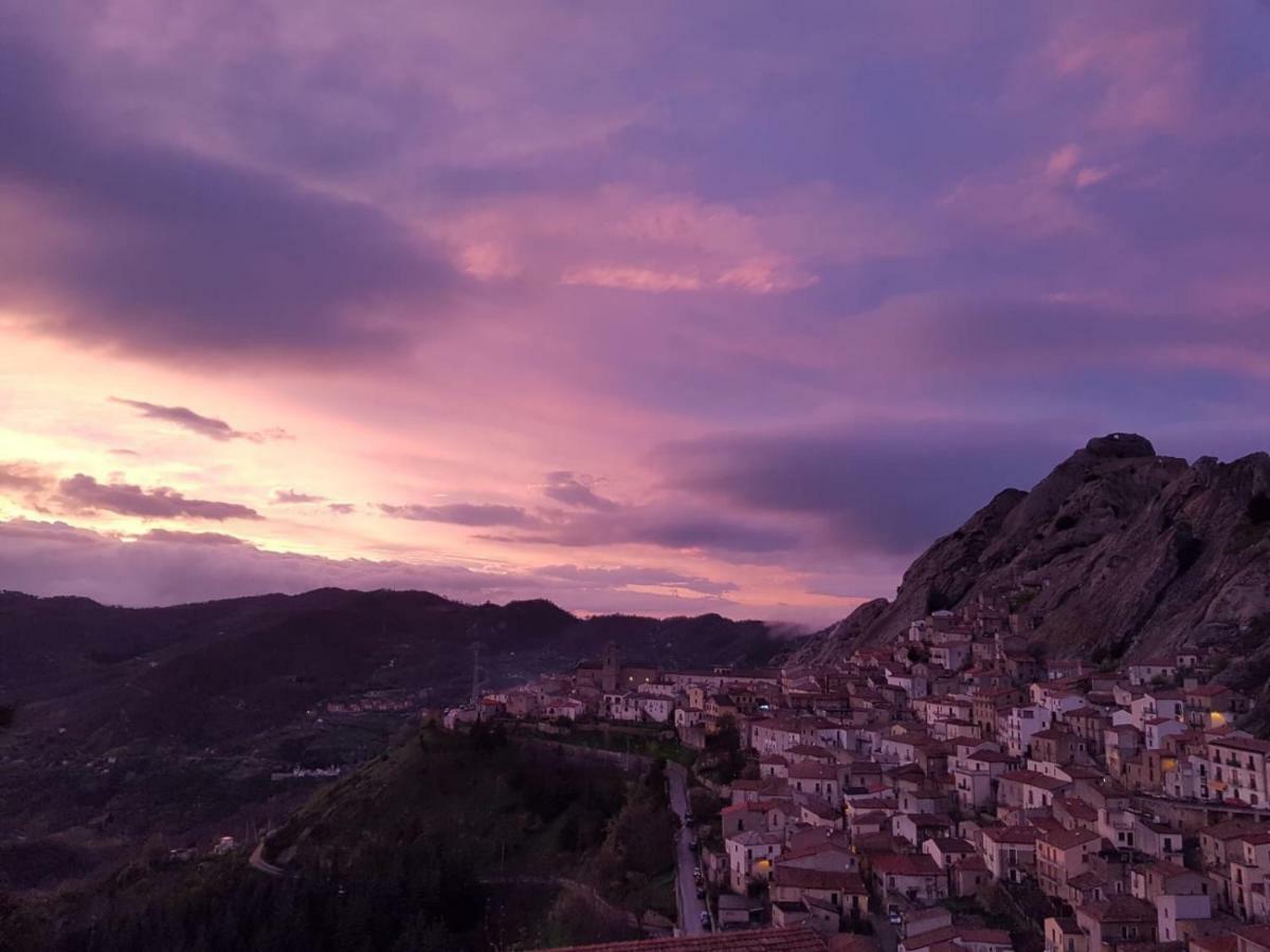 La Pietra Gialla ピエトラペルトーザ エクステリア 写真